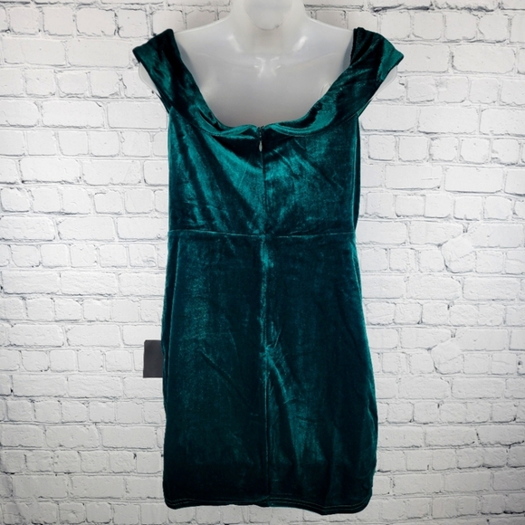 NWT Lulus Size XL Velvet Off-the-shoulder Mini Dress - Picture 2 of 6